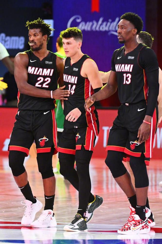 积分榜上稳 积分榜上稳