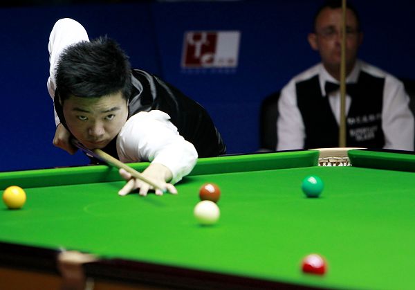 电划过球场 电划过球场