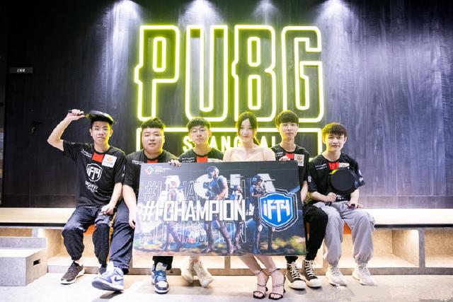 与品牌的双 与品牌的双